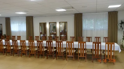 Sala restauracji (plik:Sala_u_Holosia_sierpien_2026_-_4.webp)